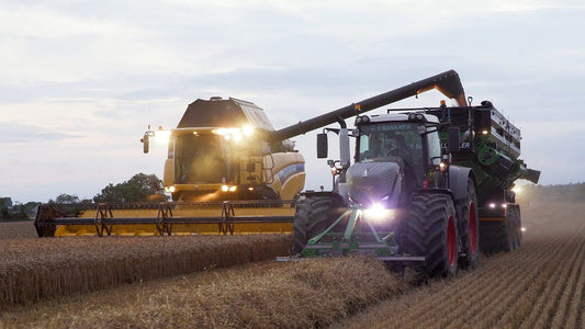 GRASSMEN TV - Country Crest , Combining and GRASSMEN’s Fendt 939